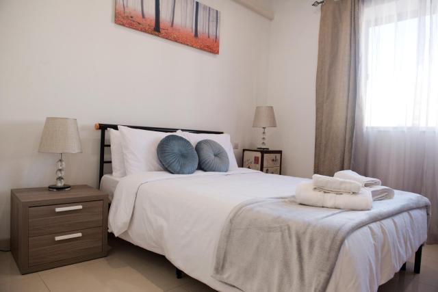Modern 3BR Apartment with Balcony - Close to Limestone Heritage Park