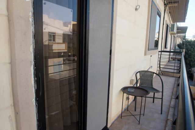 Modern 3BR Apartment with Balcony - Close to Limestone Heritage Park