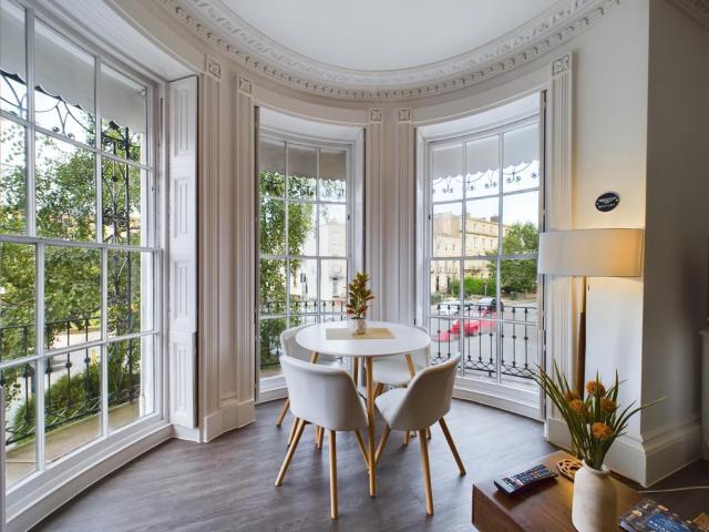 Belle Vue Stylish Town Centre Apartment with Private Parking
