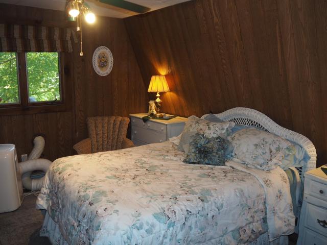 Emanuel - Cute Upstairs Apt AC Great Location