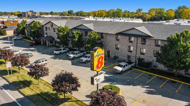Super 8 by Wyndham Mt. Pleasant
