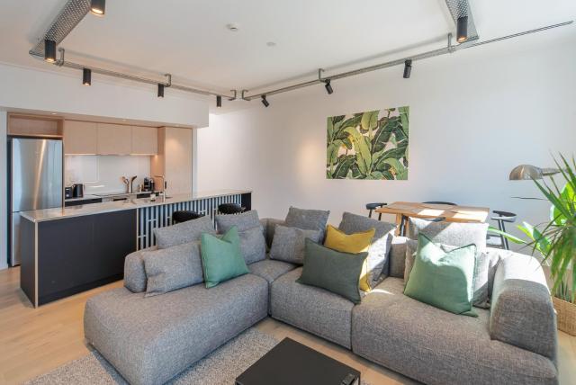 Inner City Apartment 2 - Modern, Rooftop Balcony