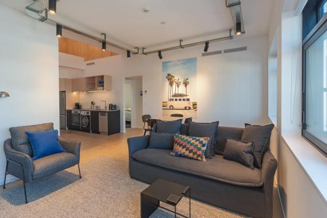 Inner City Apartment 4 - Modern, Rooftop Balcony