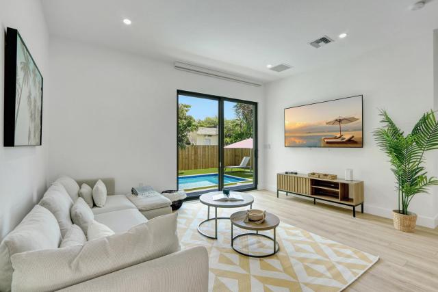 Radiance - Modern Design, Poolside Escape