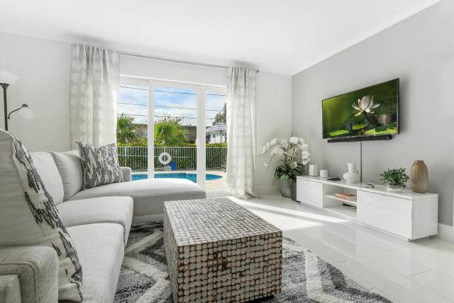 Pompano Jumbo - Sleeps 16 & priv pool