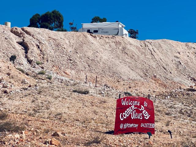 Pop’n’nin Dugout Accommodation at Coober Pedy Views