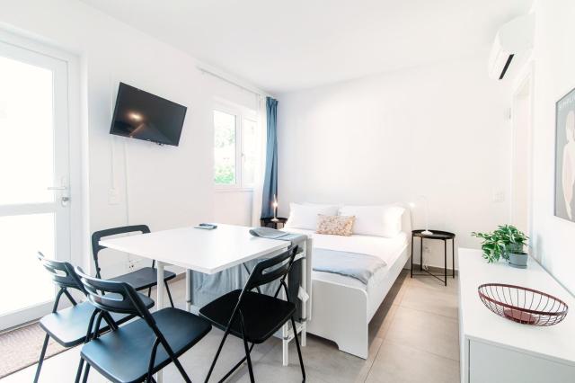 Le Betulle Studios by Quokka 360 - Studio Apartments by Lake Origlio
