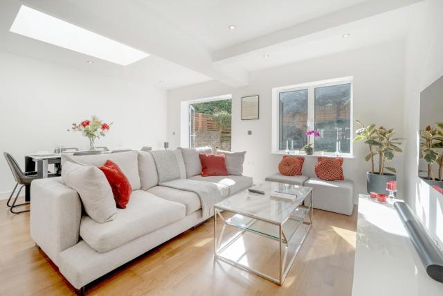 Maida Vale Gem by Little Venice with Stunning Garden