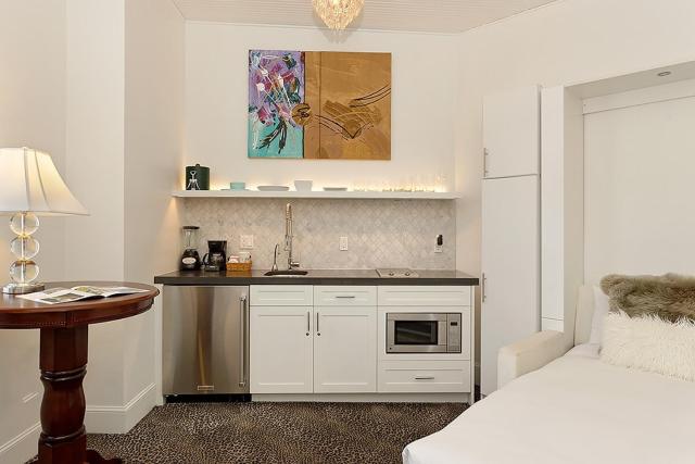 Independence Square 310, Chic, Remodeled Studio w/ Great Location in Aspen, A/C, & Kitchenette