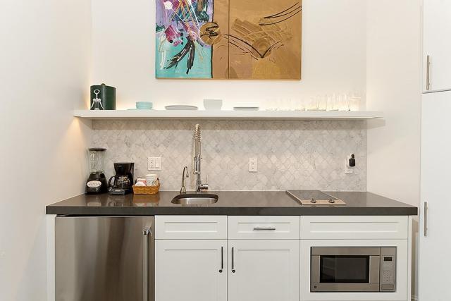 Independence Square 310, Chic, Remodeled Studio w/ Great Location in Aspen, A/C, & Kitchenette