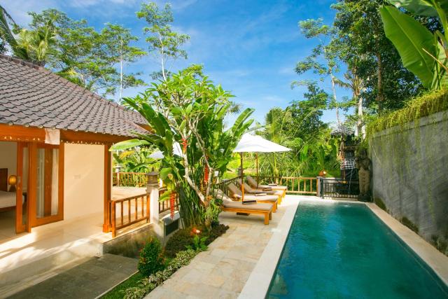 Pesantian Villa and Warung