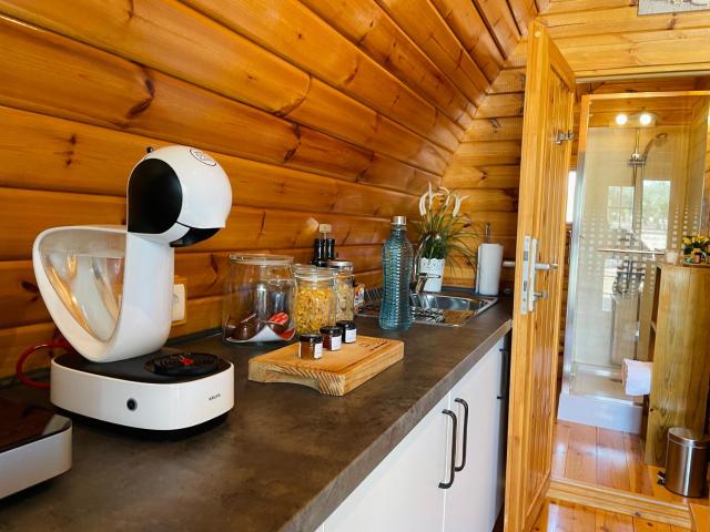 The Gold Pod, relax and enjoy on a Glamping house