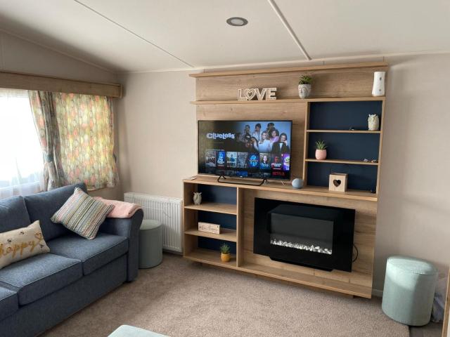 Golden Palm Resort - The Adelaide - Coastal Caravan Breaks