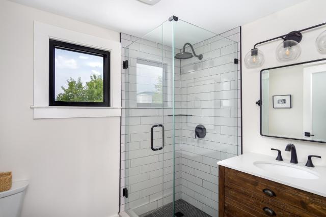 Cherry Street Loft (A) Pet-Friendly & In the Heart of Downtown Black Mtn!