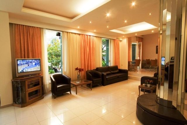 Hotel Adonis