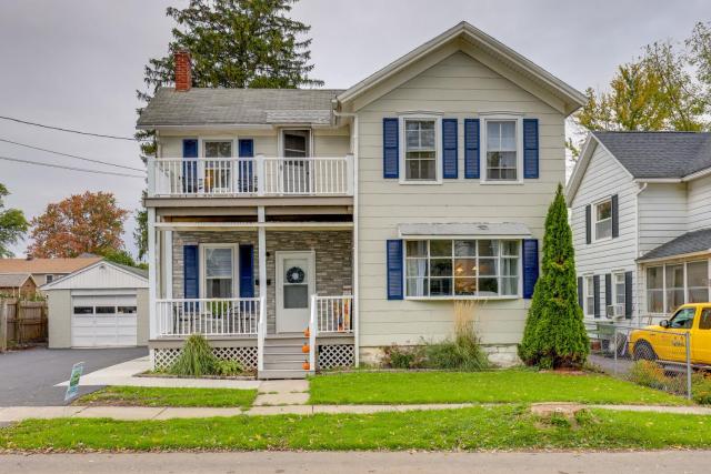 Pet-Friendly Auburn Apartment w/ Balcony!