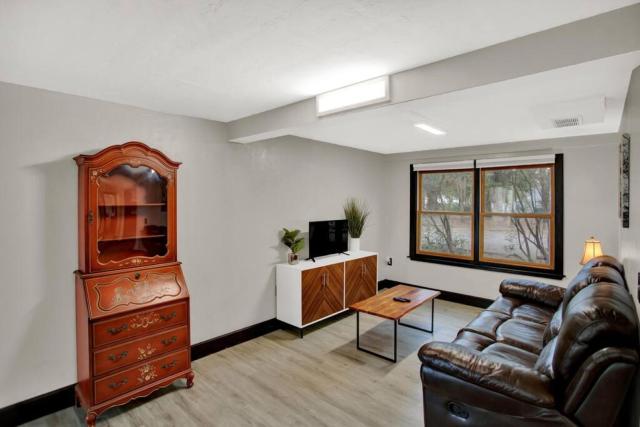 Unique Downtown 2br 2ba close to everything Apt.B