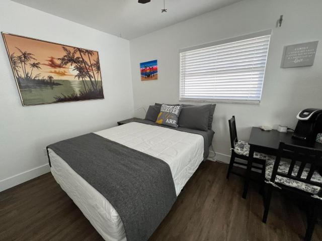 Sunny beach retreat with private bath, room and yard-3miles from Beach