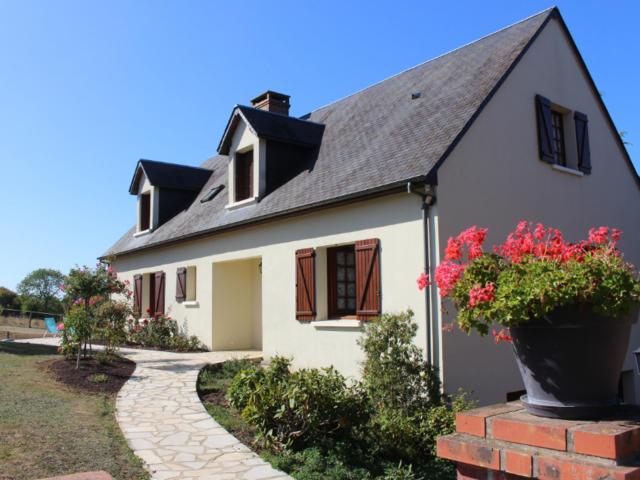 Grande Maison de Campagne avec Jardin Clôturé, Pétanque et Ping-Pong - Idéale Familles - FR-1-410-182