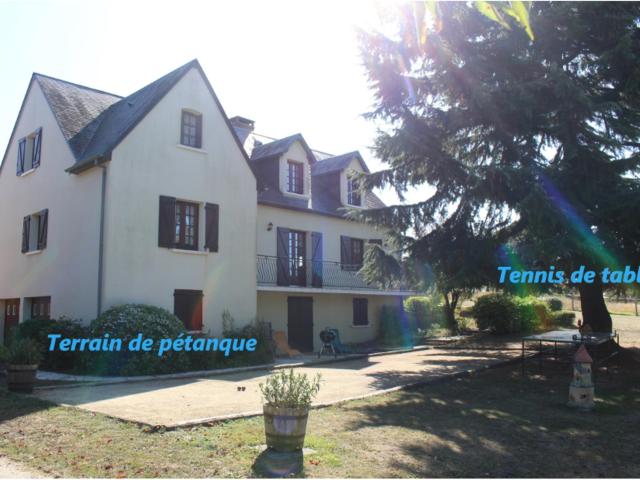 Grande Maison de Campagne avec Jardin Clôturé, Pétanque et Ping-Pong - Idéale Familles - FR-1-410-182