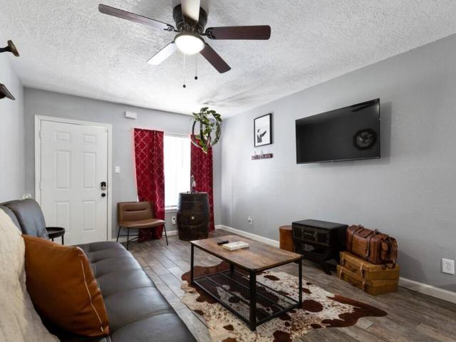 Wine Themed Living! Near NRG! Elegant Stay