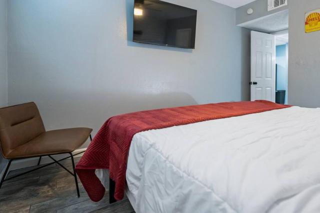 Wine Themed Living! Near NRG! Elegant Stay