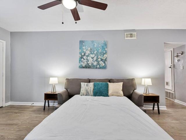 The Flower Room! Near Downtown! Boutique Stay