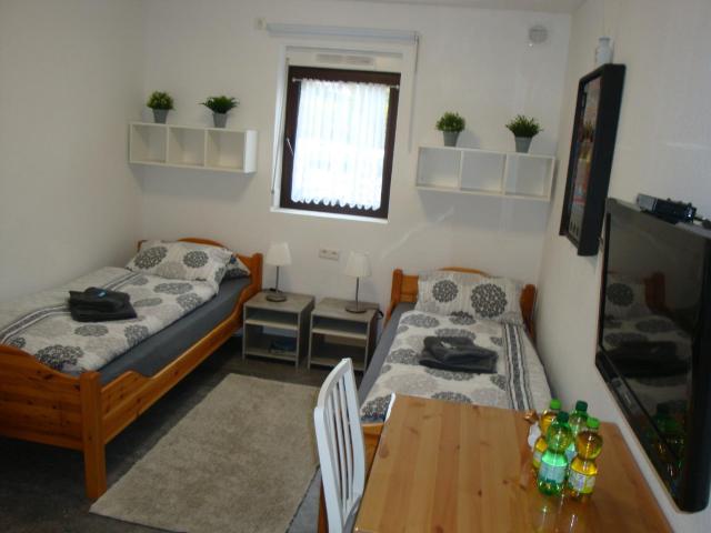 Cenet 1 Zimmer Apartment