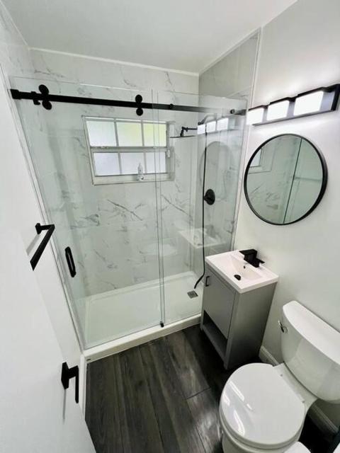 Stylish 2/1 centrally located!