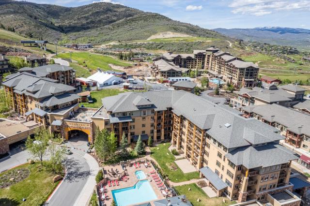 Unequalled Ski in Out, Next to Gondola, Sundial 2Br, Pool, Hot tub, Condo Nast Winner C211