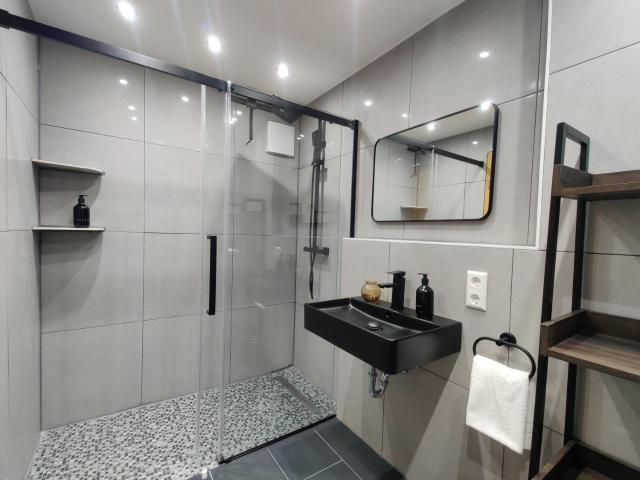 85qm, 4 bedroom, parking, King-Bed, Wifi, Netflix