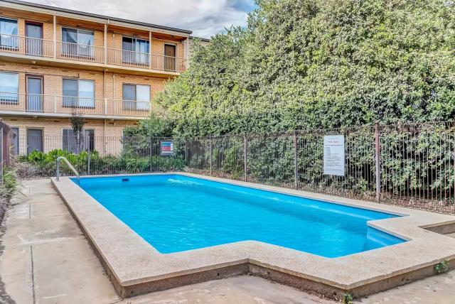 Coastal Comfort with a Pool opposite Henley Beach