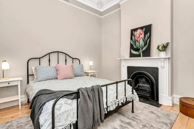 'Chimney Cottage' Family Gem where Beach meets Port