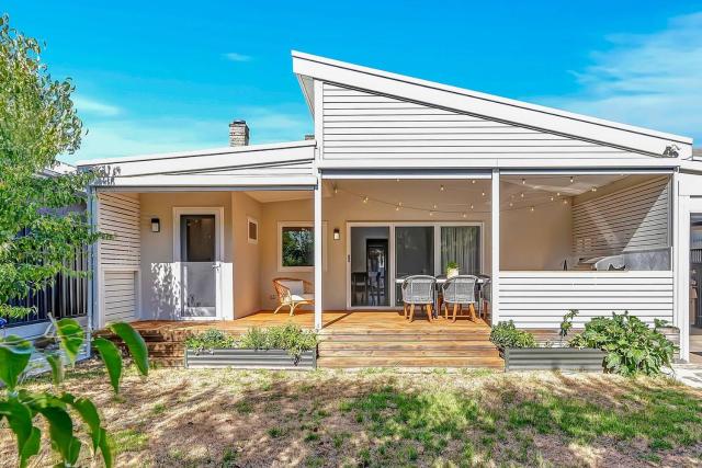 'Chimney Cottage' Family Gem where Beach meets Port