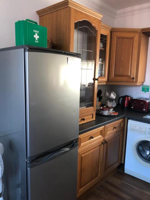 F2 STUDIO - 485sq Feet 4 Room - PERFECT for LONG STAY - FREE STREET PARKING - WASHER - NETFLIX - Welcome Tray 1 FREE Dog