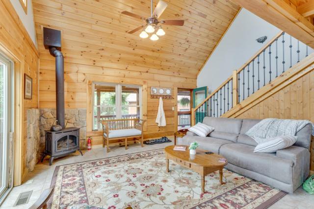 Serene Cabin w/ Deck & Fire Pit in Blue Ridge Mtns