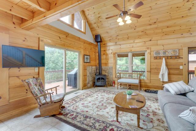Serene Cabin w/ Deck & Fire Pit in Blue Ridge Mtns
