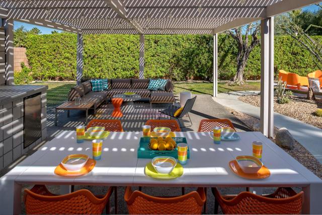On The Rox- Luxury Refreshing Mid-Century Mod- Pool, Spa, Firepit, Outdoor Kitchen & More