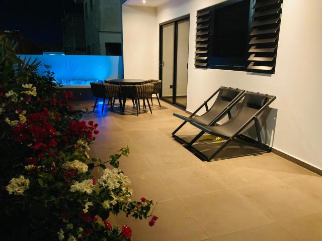 Bon Dia Studio seaview with Jacuzzi