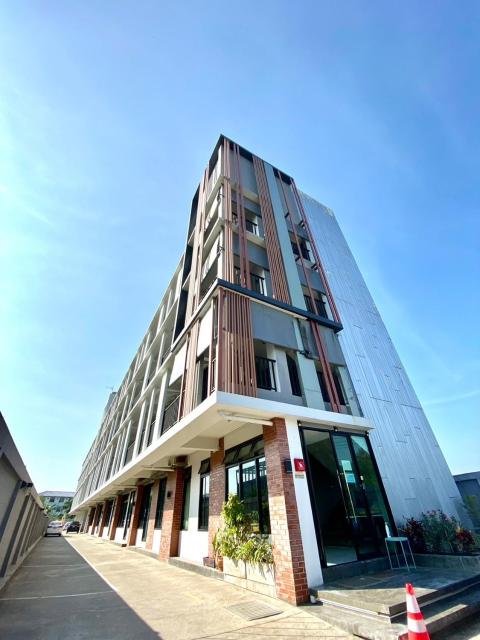 Samutsakorn condo