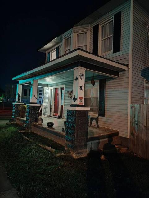 The vampire's den, downtown big house, pets ok