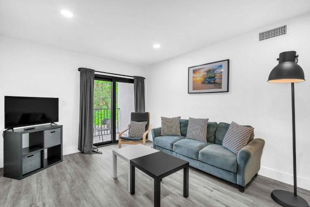 West Brickell - #3 - Renovated 2 1 & Parking