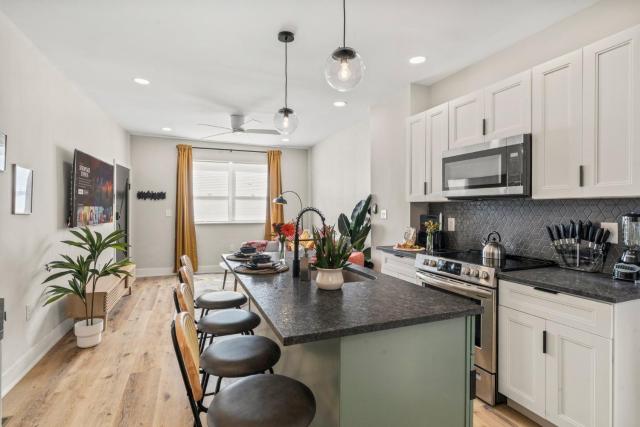 Large 1BR Extended Stay A Passyunk Ave Location