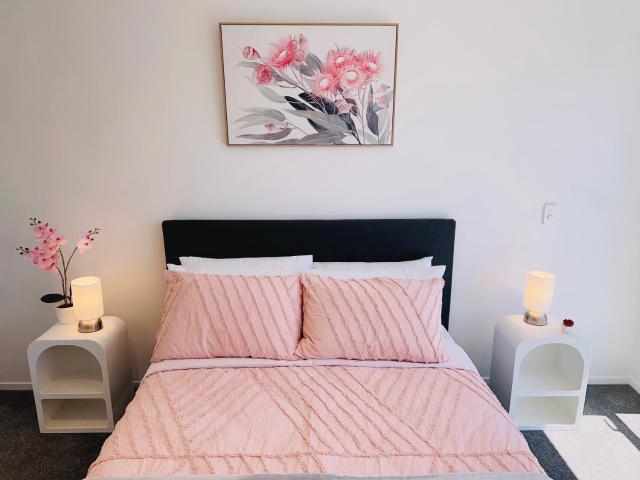 Walking Distance to Riverside Market & Hospital