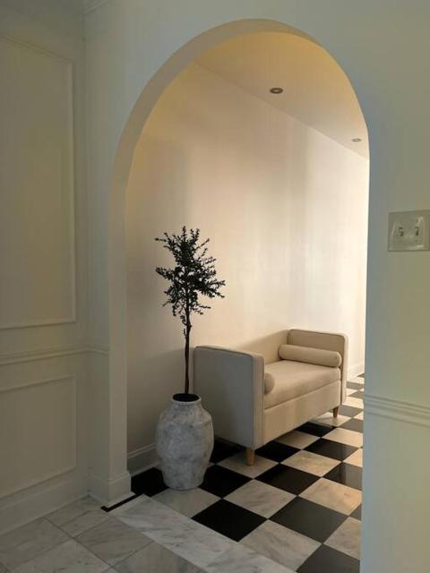 Mr. Nomad: Artistic Abode in Uptown