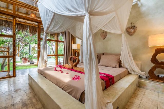 Villa Burung Gili Air Authentic 3-Bedroom Bamboo Villa with Private Pool