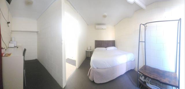 Broken Hill Hotel