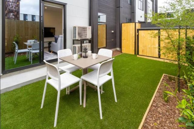 Serenity in the Centre: 2 bed 2 bath