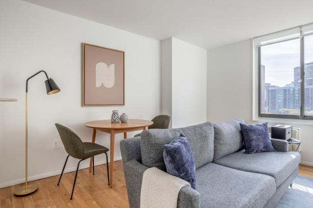 Kips Bay 1br w elevator doorman nr hospitals NYC-1273