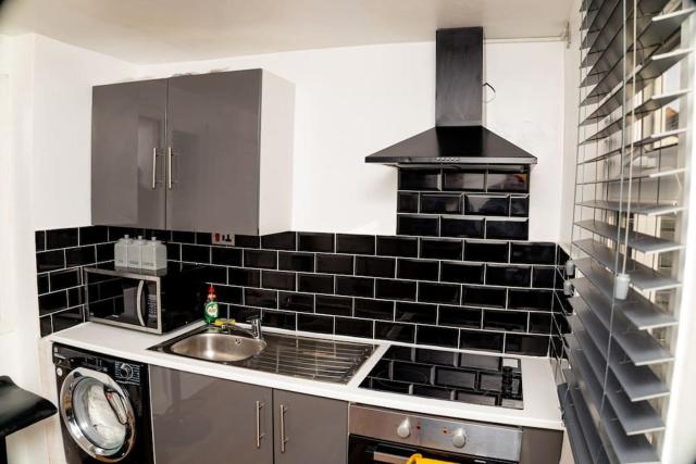 Cosy Manchester Haven for Two